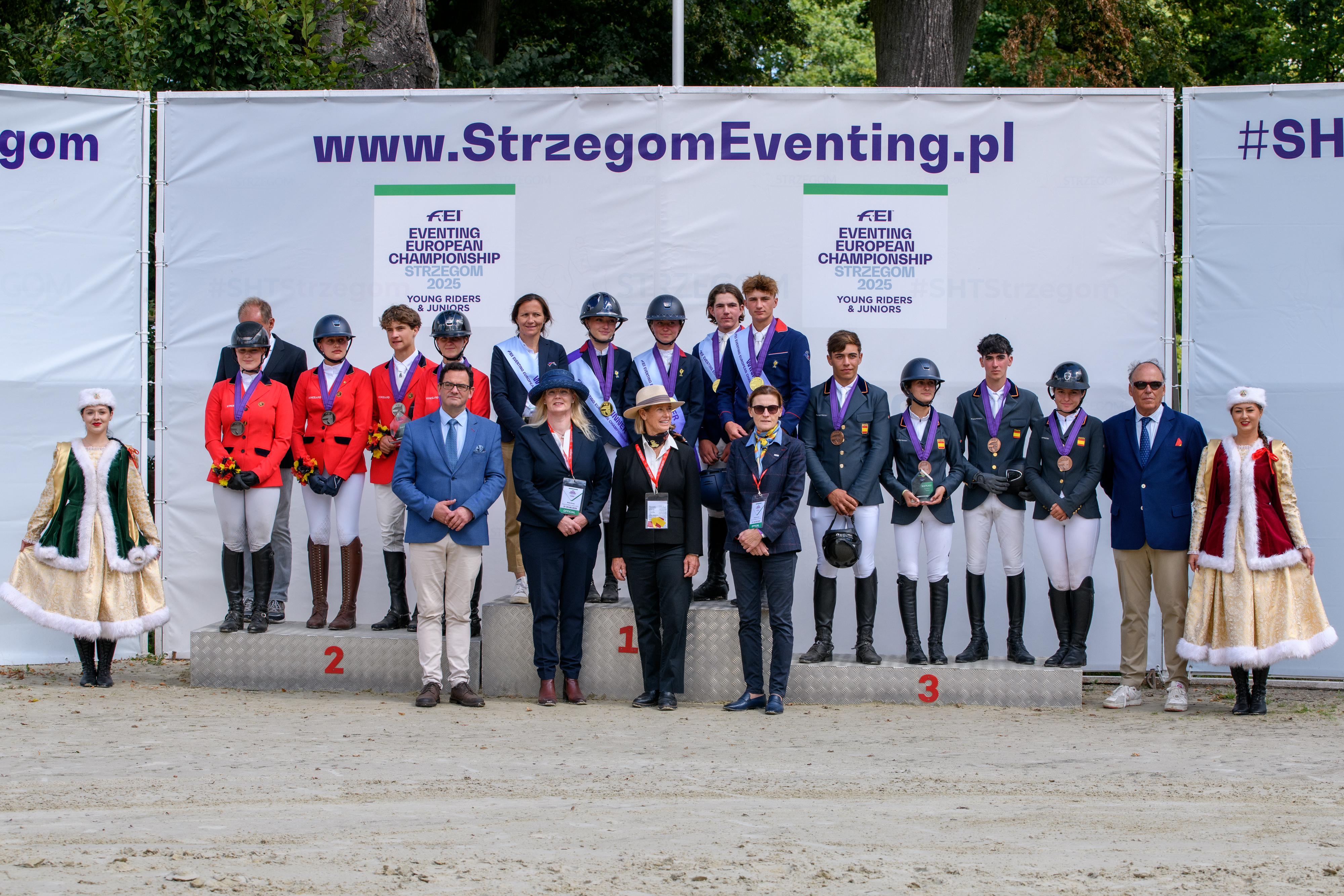 Podium Junior Teams MC8 4224